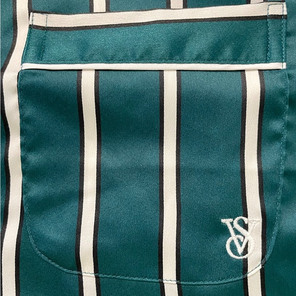 Victoria’s Secret Satin Long Sleeve Pajama Top Women’s M Green/White Striped - Picture 3 of 7